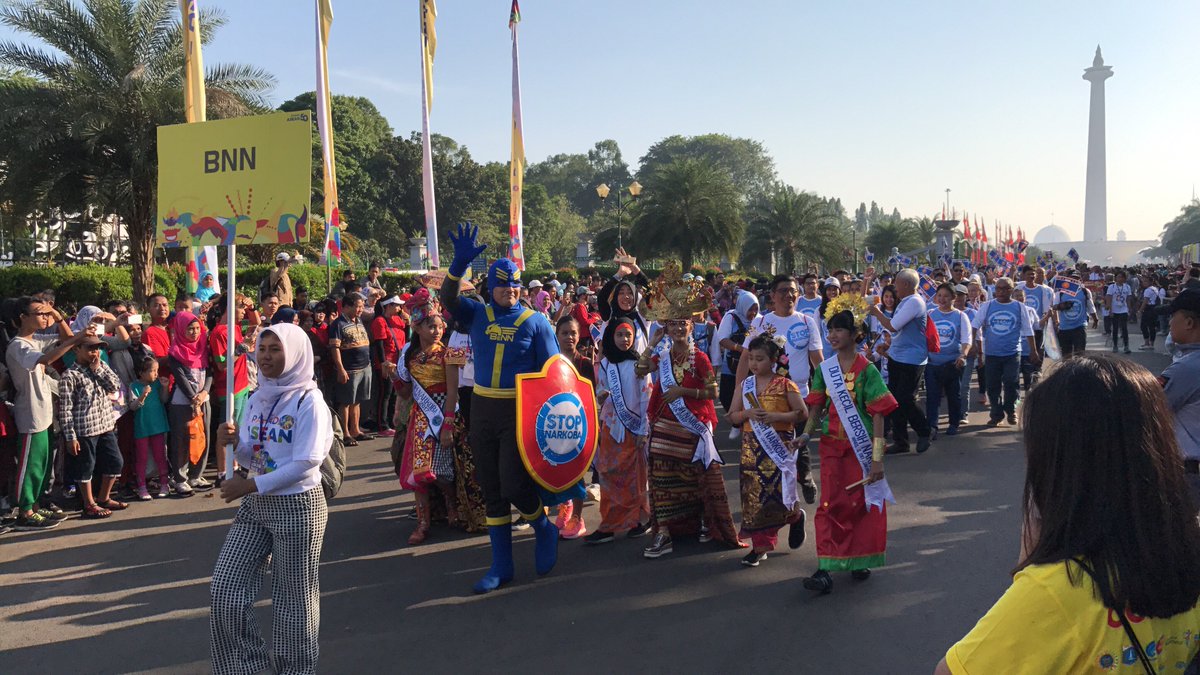 Kemlu_RI's tweet photo. peserta #ASEANParade peringati #ASEAN50 di Monas pagi ini. @PolhukamRI @DivHumasPolri @setkabgoid @kemkominfo @PTRIASEAN @bakohumas https://t.co/P36fAmPXHc