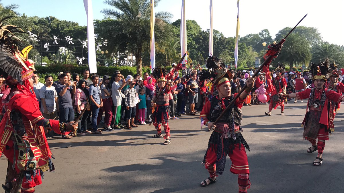 Kemlu_RI's tweet photo. #HARIINI #SemangatMinggu #ASEANParade peringati #ASEAN50 di Monas @PTRIASEAN @setkabgoid @PTRIASEAN @kemkominfo @Kemenpar_RI @kemenkes https://t.co/iyshnWxDsS