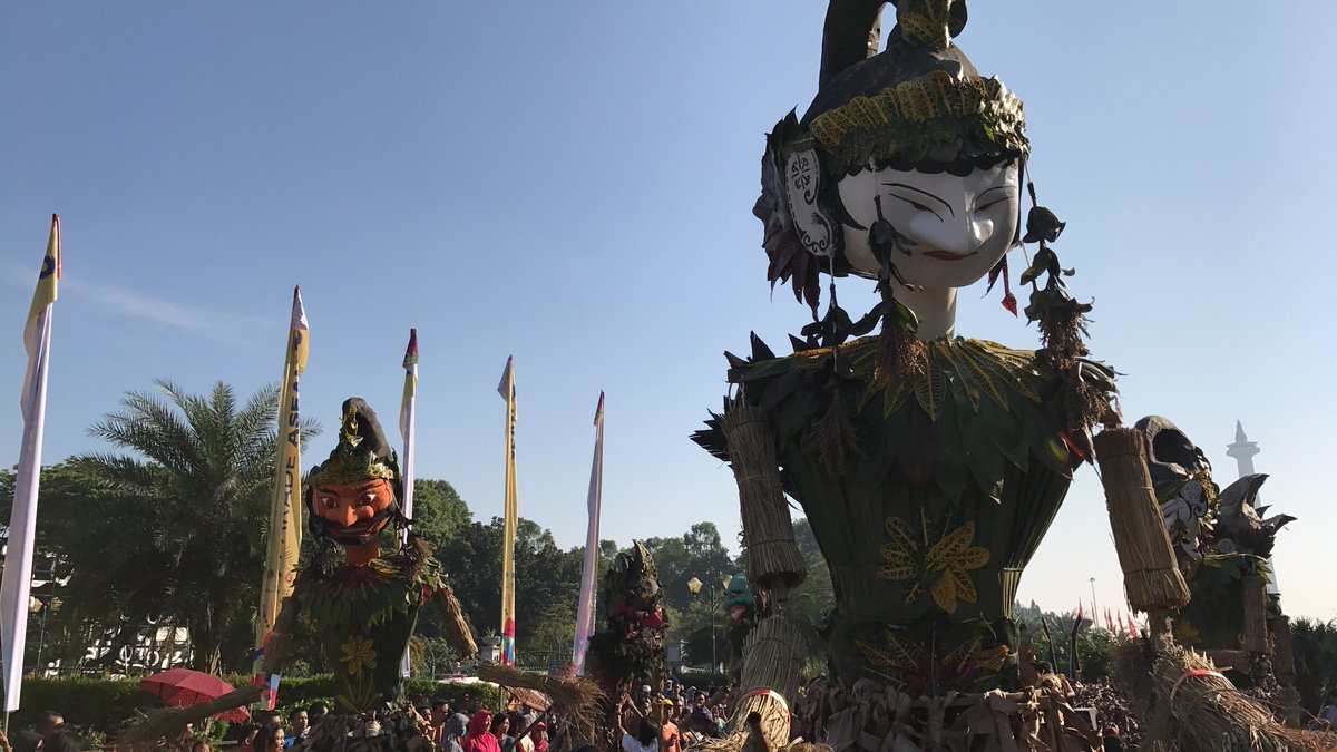 Kemlu_RI's tweet photo. #HARIINI #SemangatMinggu #ASEANParade peringati #ASEAN50 di Monas @PTRIASEAN @setkabgoid @PTRIASEAN @kemkominfo @Kemenpar_RI @kemenkes https://t.co/iyshnWxDsS