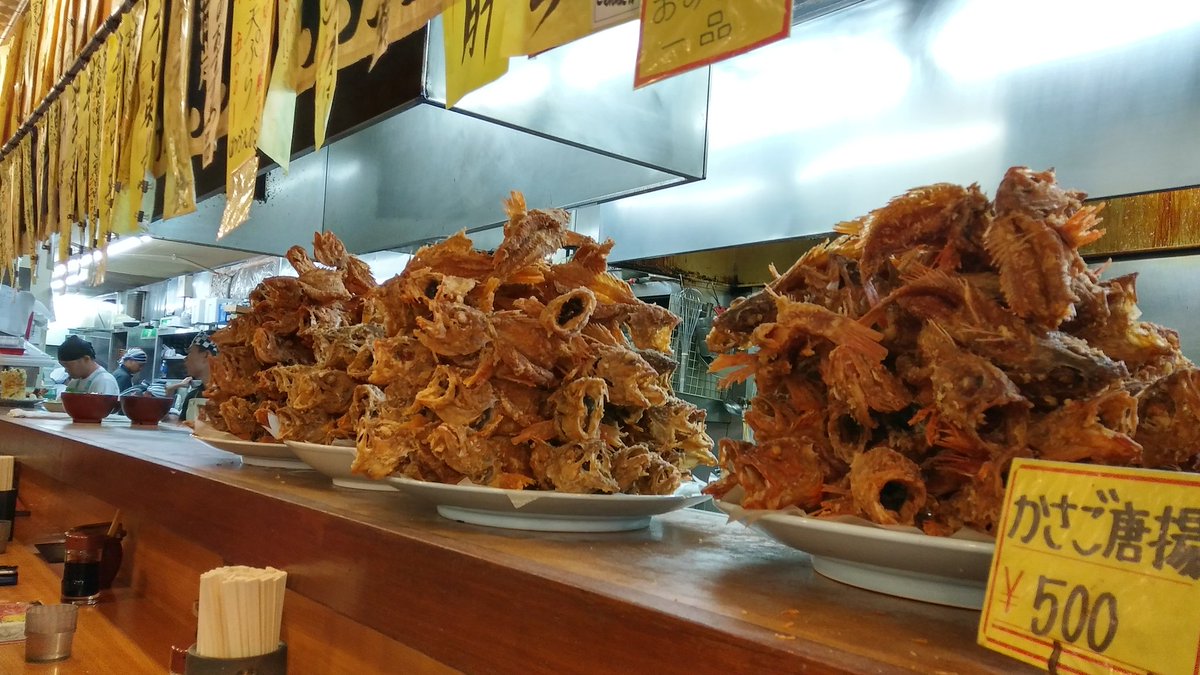 赤 い ガ チ ャ ピ ン Twitter પર 本日の朝飯 沼津港の魚河岸丸天さんで海鮮丼を喰らった 美味い カウンターに大量に積まれた かさごの 唐揚げに見つめられながら完食しました Urawareds 日本平遠征