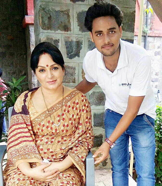 Sahilsinghr's tweet photo. #Today_Shoot_Of_Film_Pakistan_Ban_With_
#Actrees_Upasana_Singh_Character_as_a
#Mother_& #Son☺😉❤🎬🎥 https://t.co/4owvthYvXw