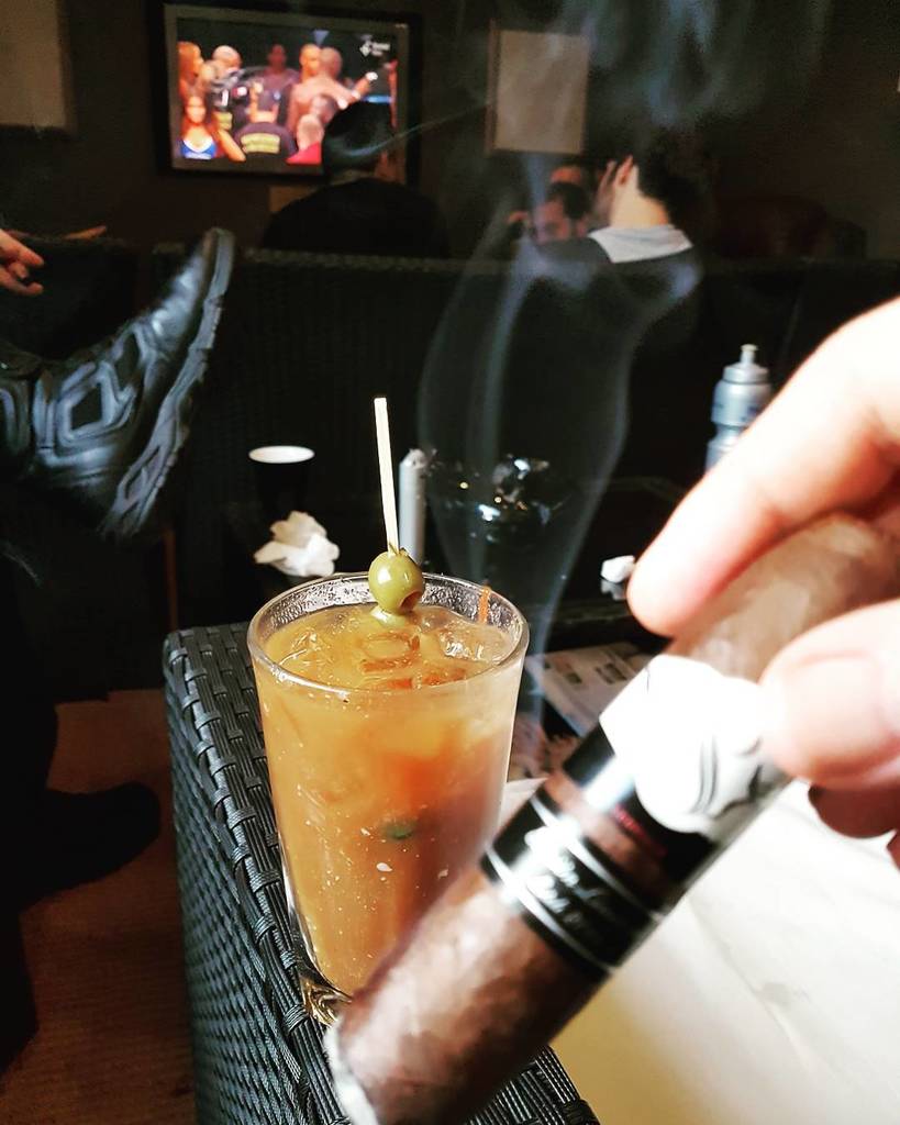 beno_81's tweet image. Them bloody marys though
#devlins #stogie #mcgregor ift.tt/2vh4xGK