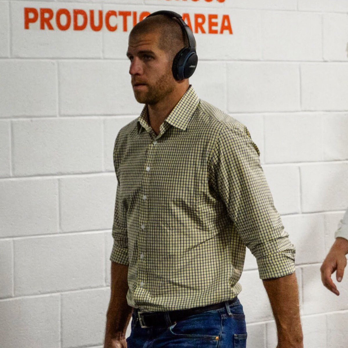 EleveeLifestyle's tweet photo. . @Packers @JordyRNelson headed into the stadium for the #GBvsDEN game in a fresh, crisp, custom #Elevee shirt designed by @eleveejen! https://t.co/eSfQlakZyH