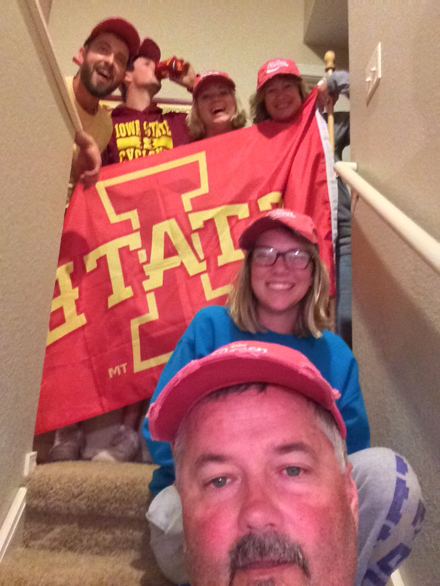 ChipFlory's tweet photo. Enjoy bacon... it brings family together #lovetheflorys #enjoybacon @IowaPork https://t.co/ckyg0Rn4Th