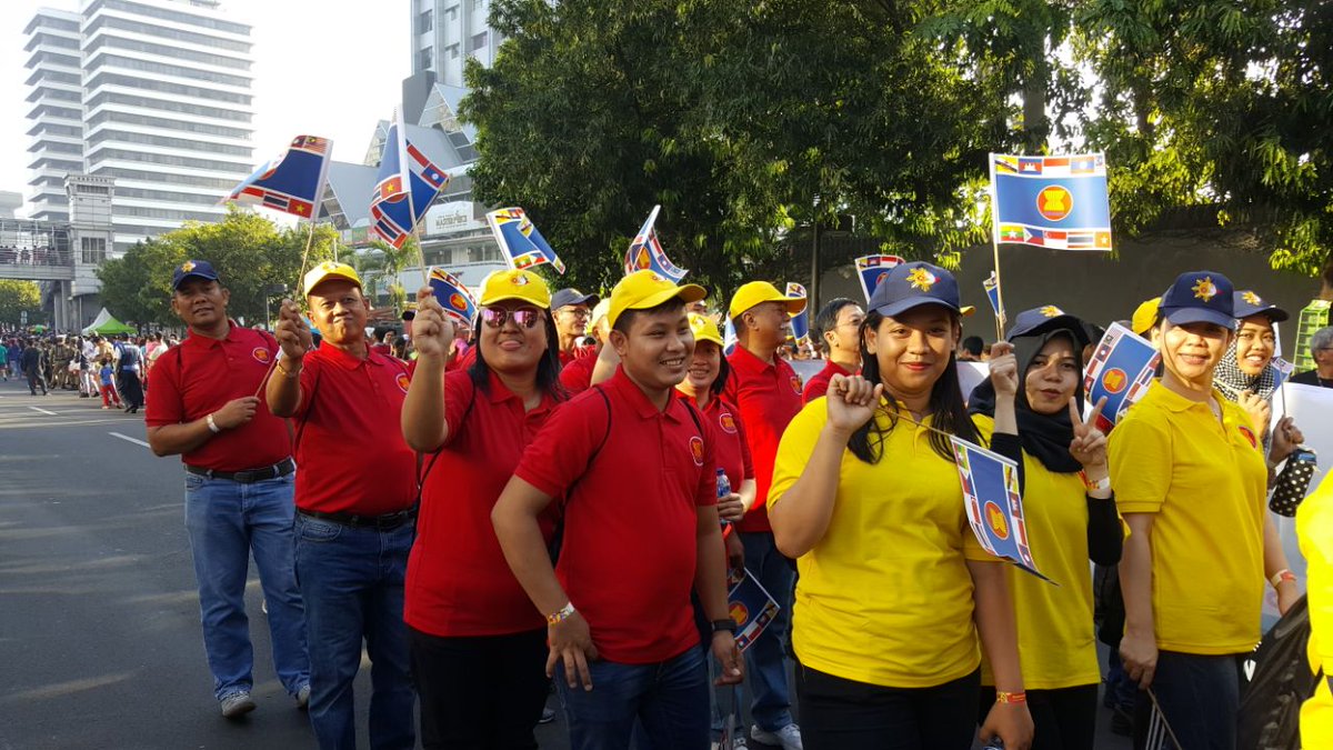 ASEAN's tweet photo. Cheers to the #ASEAN Secretariat contingent who came in the signature colours of ASEAN  at the #asean50parade today in #Jakarta! https://t.co/JhbNIPQfGk