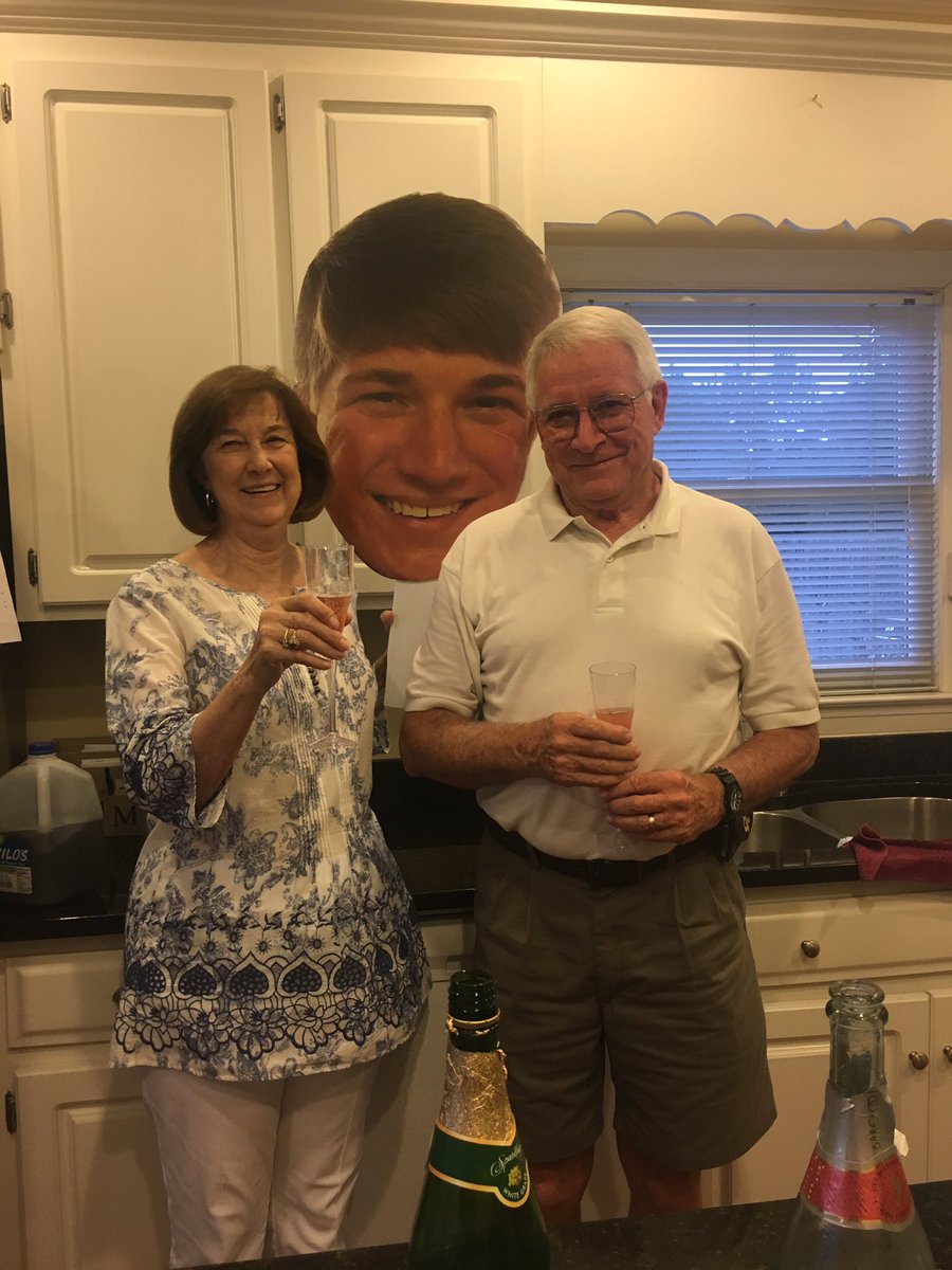 cadeh1999's tweet photo. I couldn't make it back from college for a family function so my fam used a blow up head of me instead. I don't even know anymore. https://t.co/R2inTq7BF5