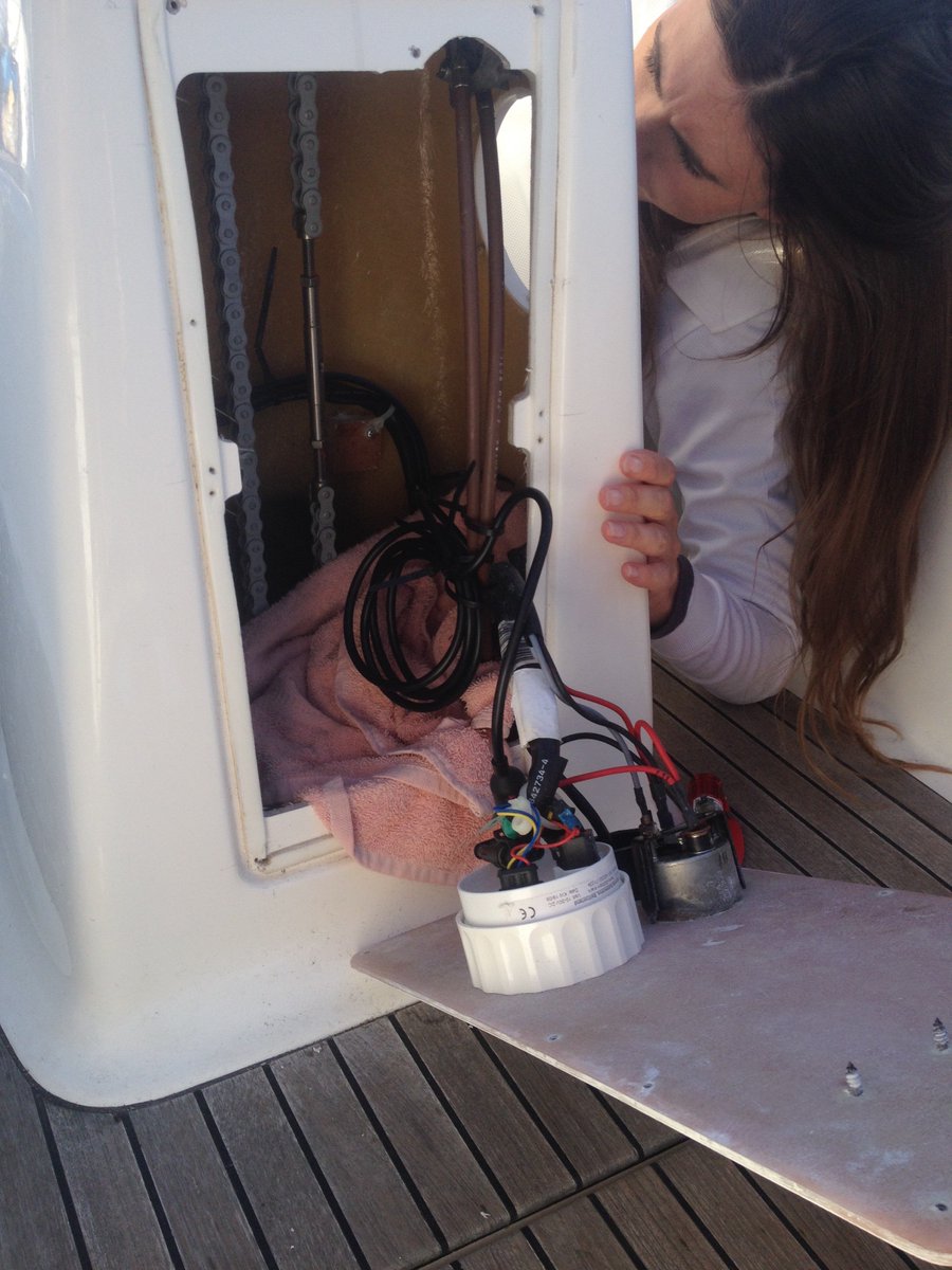 SVRambleTamble's tweet photo. Fixed our broken gear linkages. Bit of a scare coming back into the marina stuck in reverse but all fixed now. #AHIRW2017 https://t.co/Nlo7f3bJLX