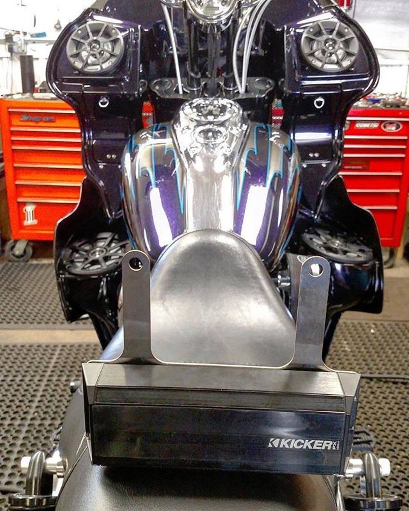 KICKERaudio's tweet photo. @sidestreetcycles fabbed this cool custom bracket for a #KickerAudio amp upgrade. Pretty cool! 📸@jpsweeney00
#fxds… https://t.co/R4GupTZWtY https://t.co/fNRyZBbhkg