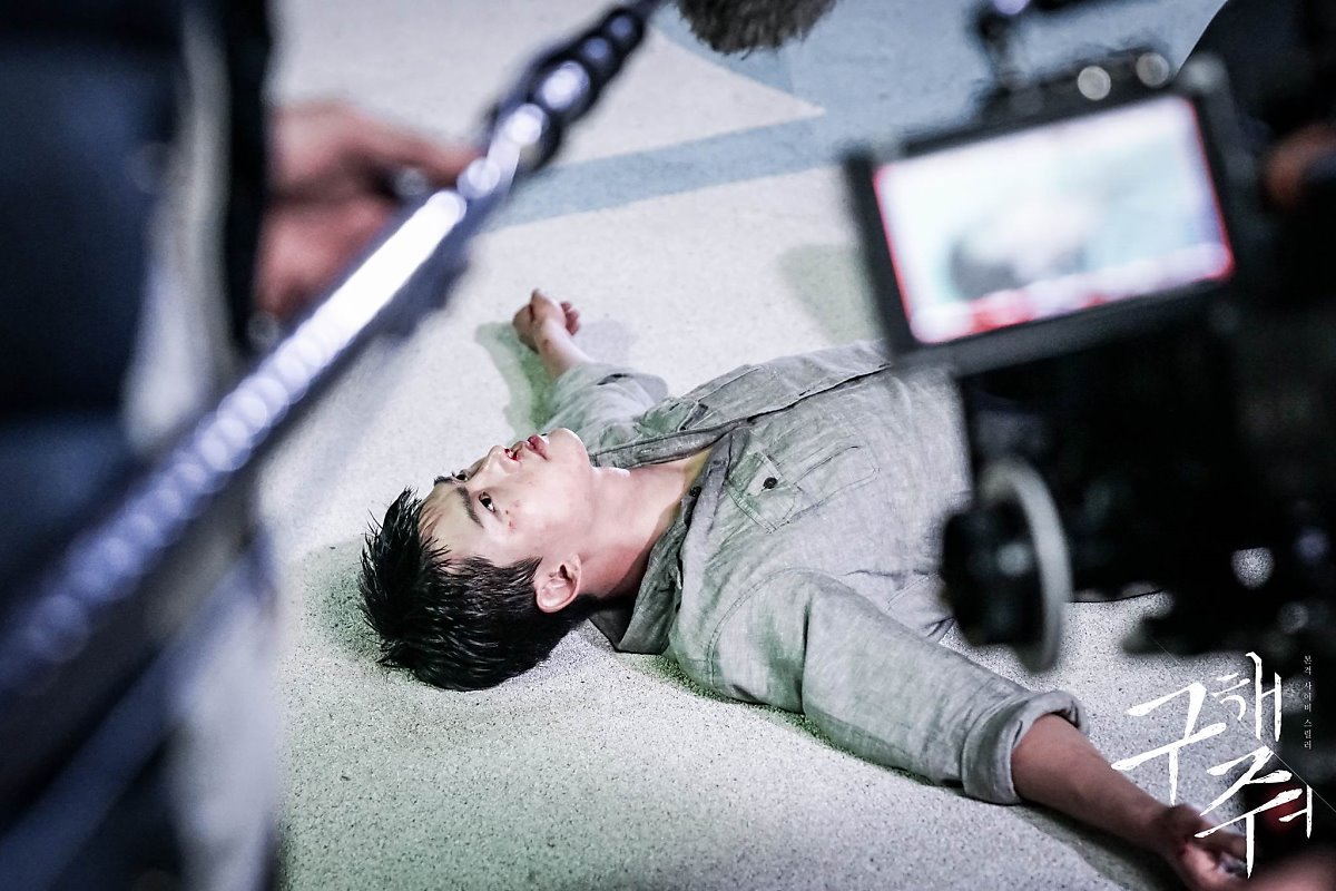 DIM9nMvV4AAX-4p.jpg:large