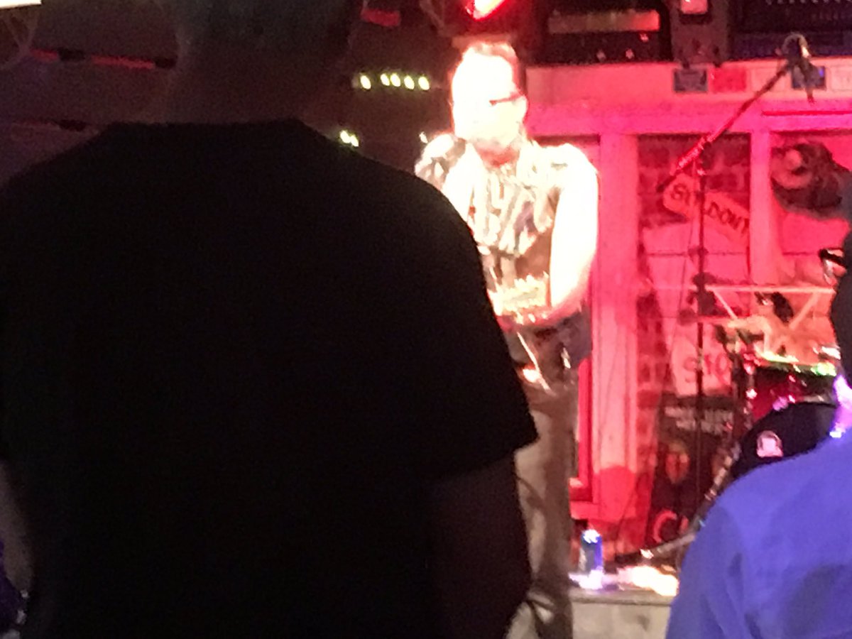 ArmsoftheGirl's tweet photo. Watching #slotom kick things off @Barnstormmusic! https://t.co/mcoaf5lI77