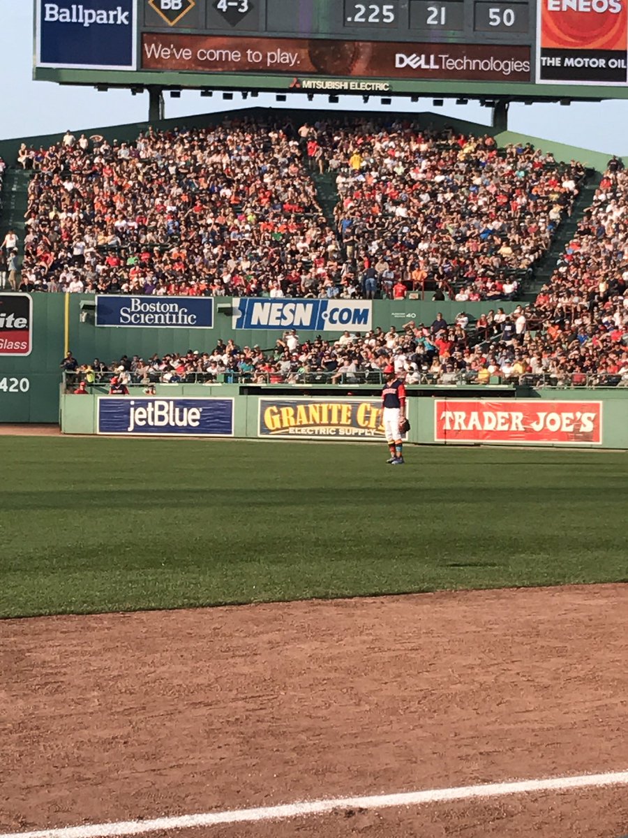 carrie4502's tweet photo. For someone that's not exactly a #RedSox fan, I am loving #Fenway and sitting sooo close! #IAmHereForWork #SaturdayAfternoonGroove https://t.co/hs6n7D5AFE