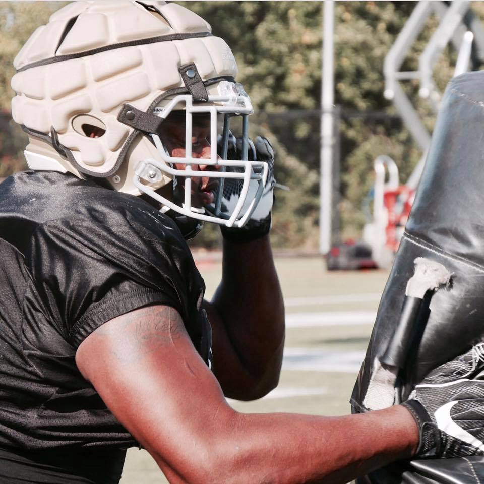 JuCoFootballACE's tweet photo. #2017TrainingCamp Arie Anderson @notorious_93era @VandalFootball 4merly Jones County JuCo @JCJCBobcatsFB https://t.co/hk74VJU81L
