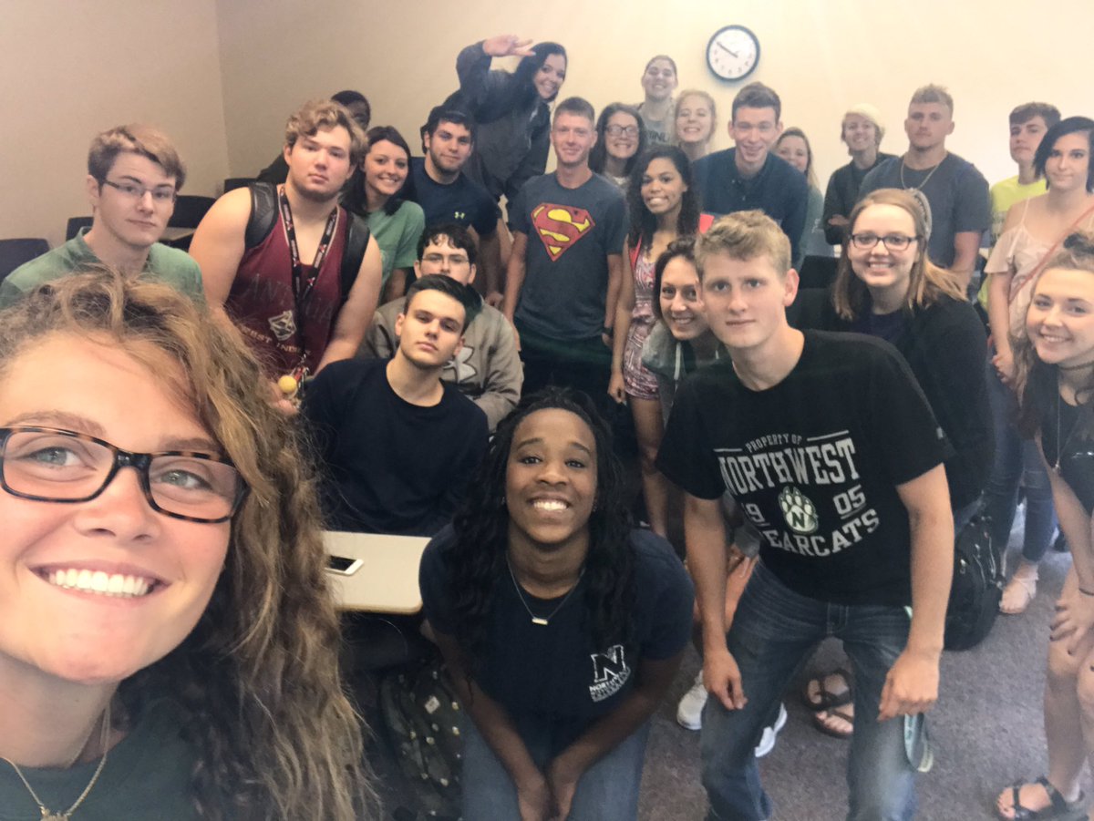 sydnee_ba's tweet photo. Everyone had a great time today learning about diversity and how to succeed. Advantage weekend has been so exciting!! @UnvSemNorthwest 😊💚 https://t.co/754MYHleJR