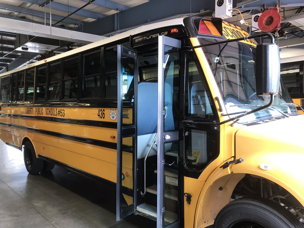 LPSBuses's tweet photo. Week Three beginning. Still need a few drivers. Several parents hired this month. Be the next one!!! #LPSleads #LPSkids https://t.co/JuhM4qzUih