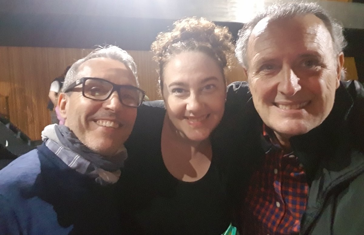 JuanIacoponi's tweet photo. CON AMIGOS EN EL TEATRO!! @culturalsanmar @asesinatopara2 @BMZComunica @Elisilok @Bikernach @diegopimentel @KarinHohn @ArielZappone https://t.co/SLSznDI5j0