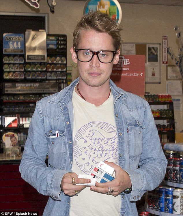 Macaulay Culkin te amooo, lindo, maravilhoso ,sou fã, parabéns, saúde sempre, Happy Birthday 