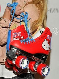 eIIacharming's tweet photo. Cheguei pronta pra tentar não cair no chão #rollerparty #slsdescendants https://t.co/cEp5CMssQe
