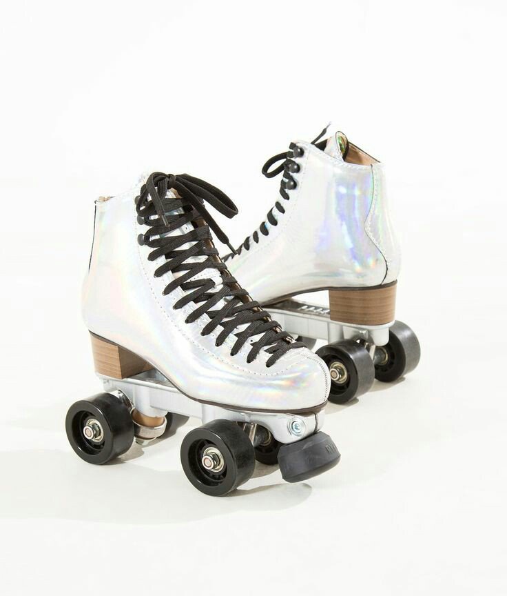 beautyeviI's tweet photo. a mais linda chegou pra alegra a festinha #rollerparty #slsdescendants https://t.co/ThzlU8bxMt