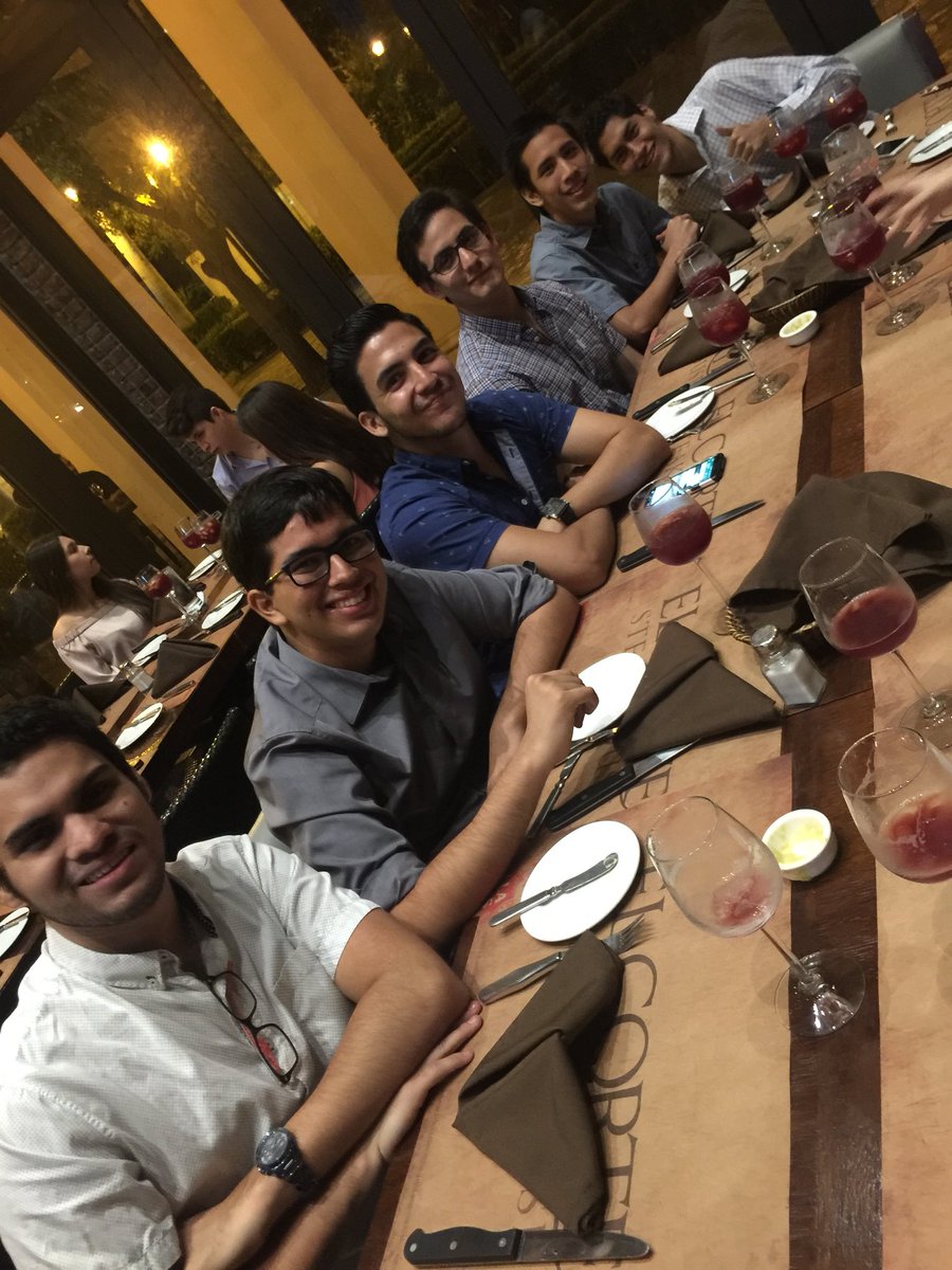 coroUSM's tweet photo. Una gran noche :) https://t.co/P8jkCD2ADM