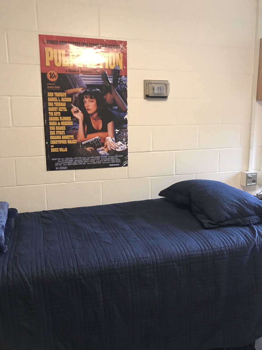 lilgpalacios's tweet photo. Loving the dorm so far @Rogerapalacios @LolaB2004 @edbermea #checkouttgebigbrainonbrad https://t.co/usNH6U4jXz