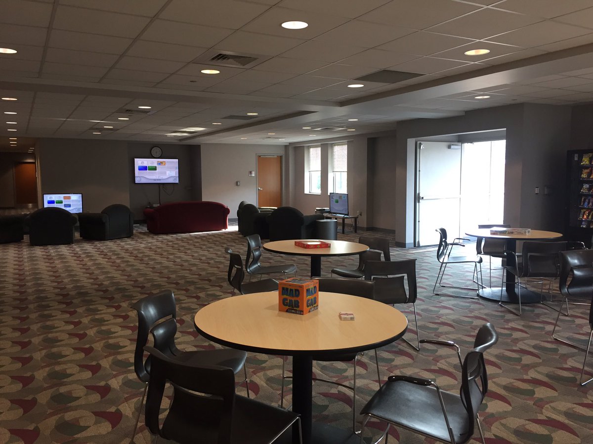 STATICatIUP's tweet photo. the HUB is slowly coming together for our event tonight! starts @ 7, buffet @ 10! come on out 😄#new2iup #welcomeweekend2017 https://t.co/qkchOXQRSt