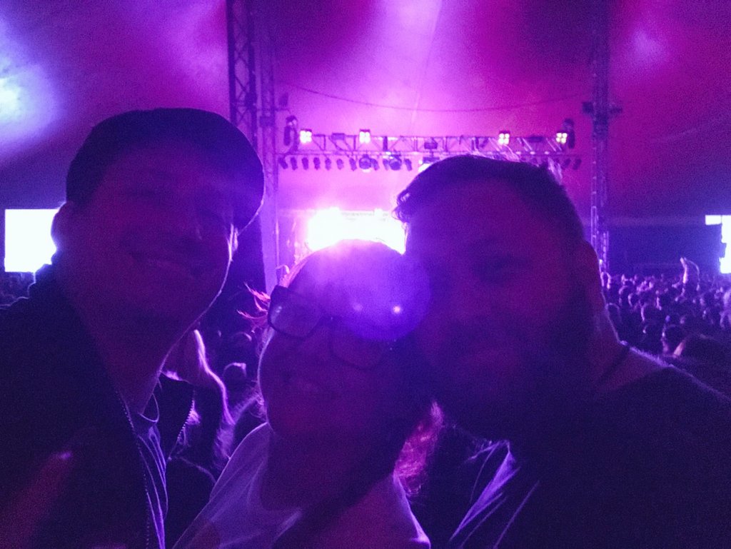 attitudetweets's tweet photo. To round off our Sat @OfficialRandL coverage, here's a #ViewingPlatformSelfie from our ace #LeedsFest team during @NeckDeepUK's set earlier! https://t.co/VhRrzCDUoJ