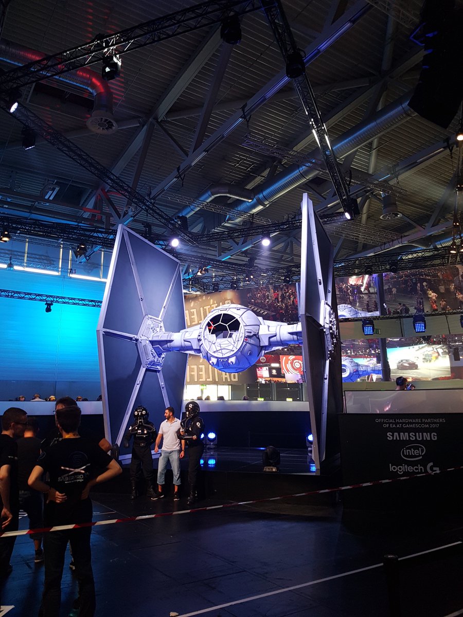 community_era's tweet photo. Natürlich auch ein paar Bilder von den Sehenswürdigkeiten ☺️ #gamescom2017 weitere Bilder folgen ... ❤ https://t.co/foTXw6z4uQ