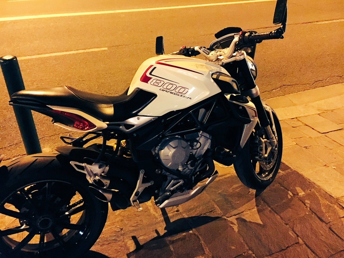 motardsidf's tweet photo. Mon coup de coeur ❤️ du soir #Dragster800 #MotardsIDF @mvagustamotor https://t.co/LLQ1XOEYhm