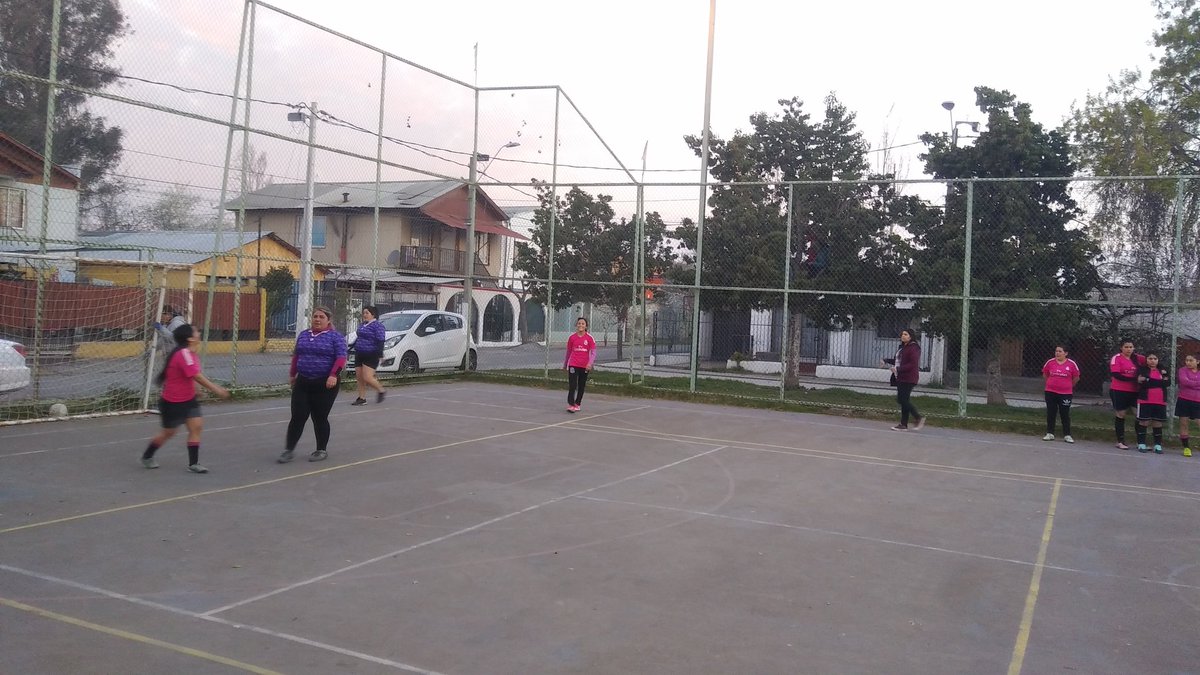 NikoRoman2's tweet photo. Inicio de campeonato territorial de mujeres en el CF La Pintana @funfamilias @tererey3 https://t.co/1ZYUqaYGXt