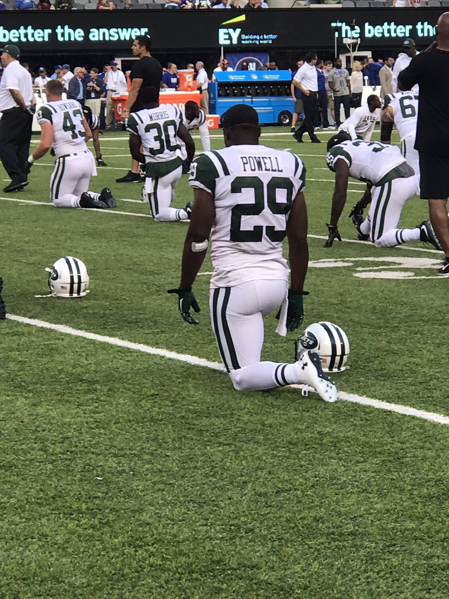 Turn2Podcast's tweet photo. Ladies and gentlemen... @bilalpowell29 aka, the entire @nyjets offense. #NYJvsNYG https://t.co/5oFVyuNwqT