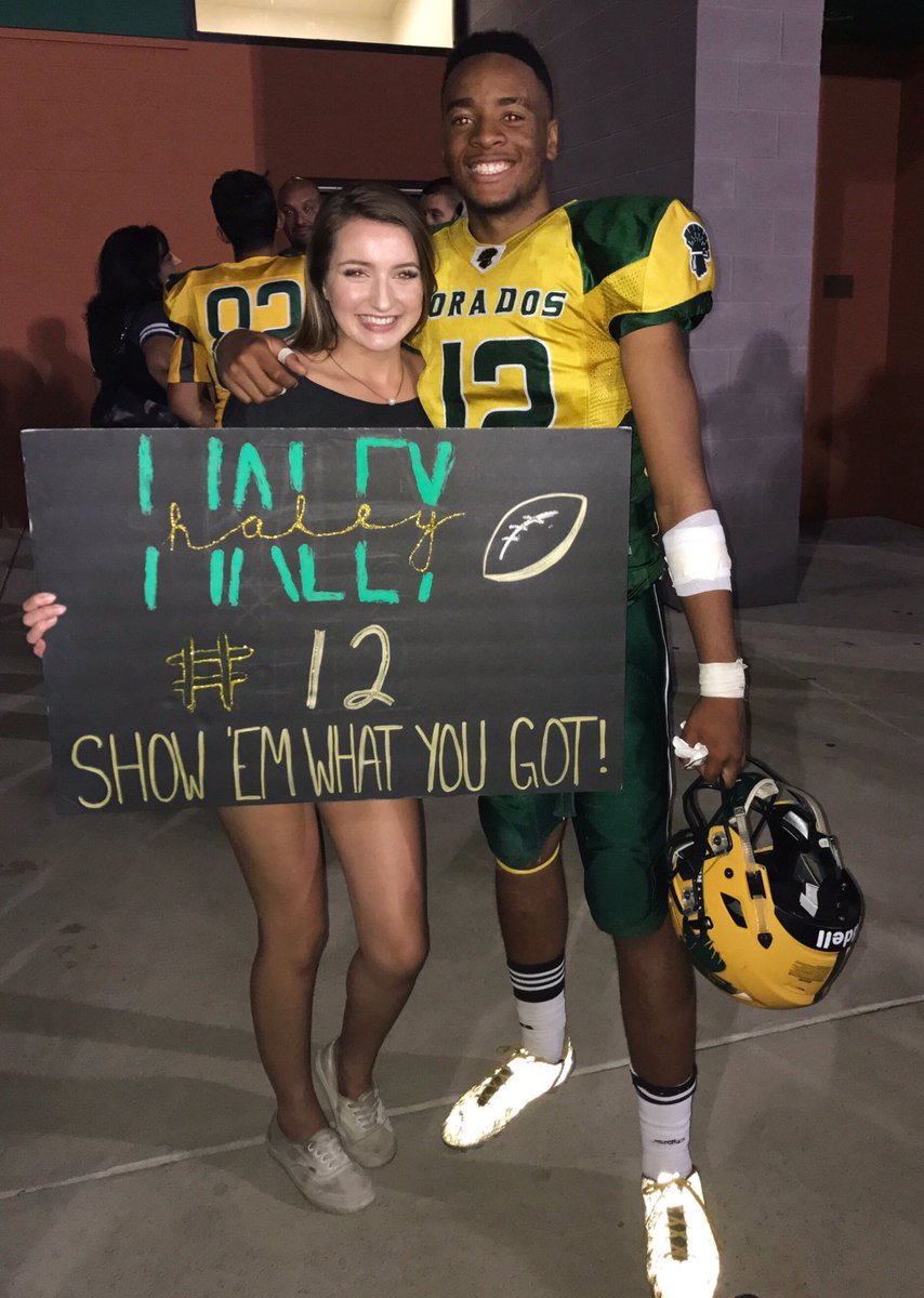 _xoxo_aaa's tweet photo. last first post of my first last first football game😉💛 https://t.co/3hLHPvzvF4