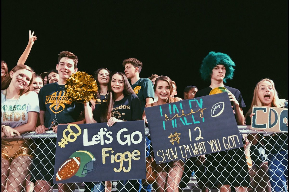 _xoxo_aaa's tweet photo. last first post of my first last first football game😉💛 https://t.co/3hLHPvzvF4