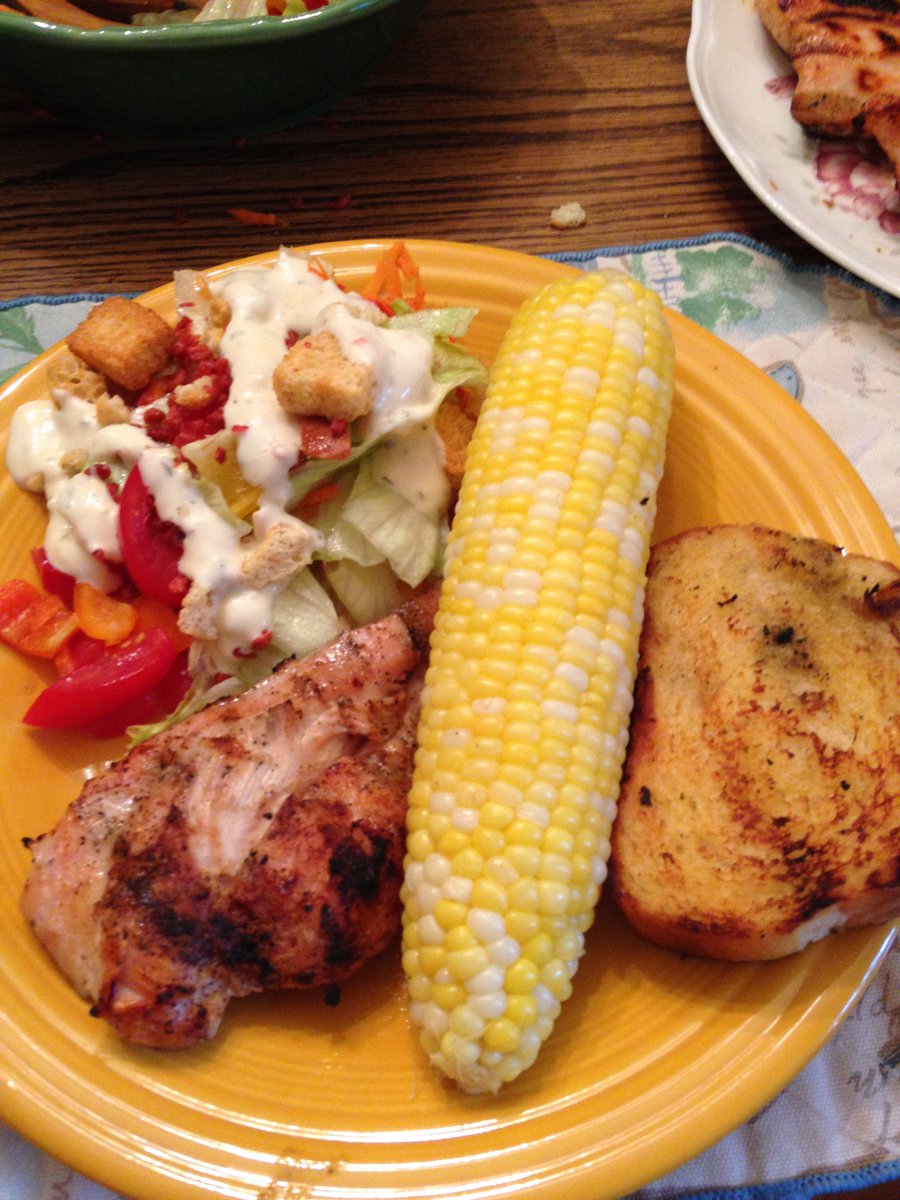 dewberryskitchn's tweet photo. grilled chicken with salad and boiled corn https://t.co/0AKgPvuZ7H
