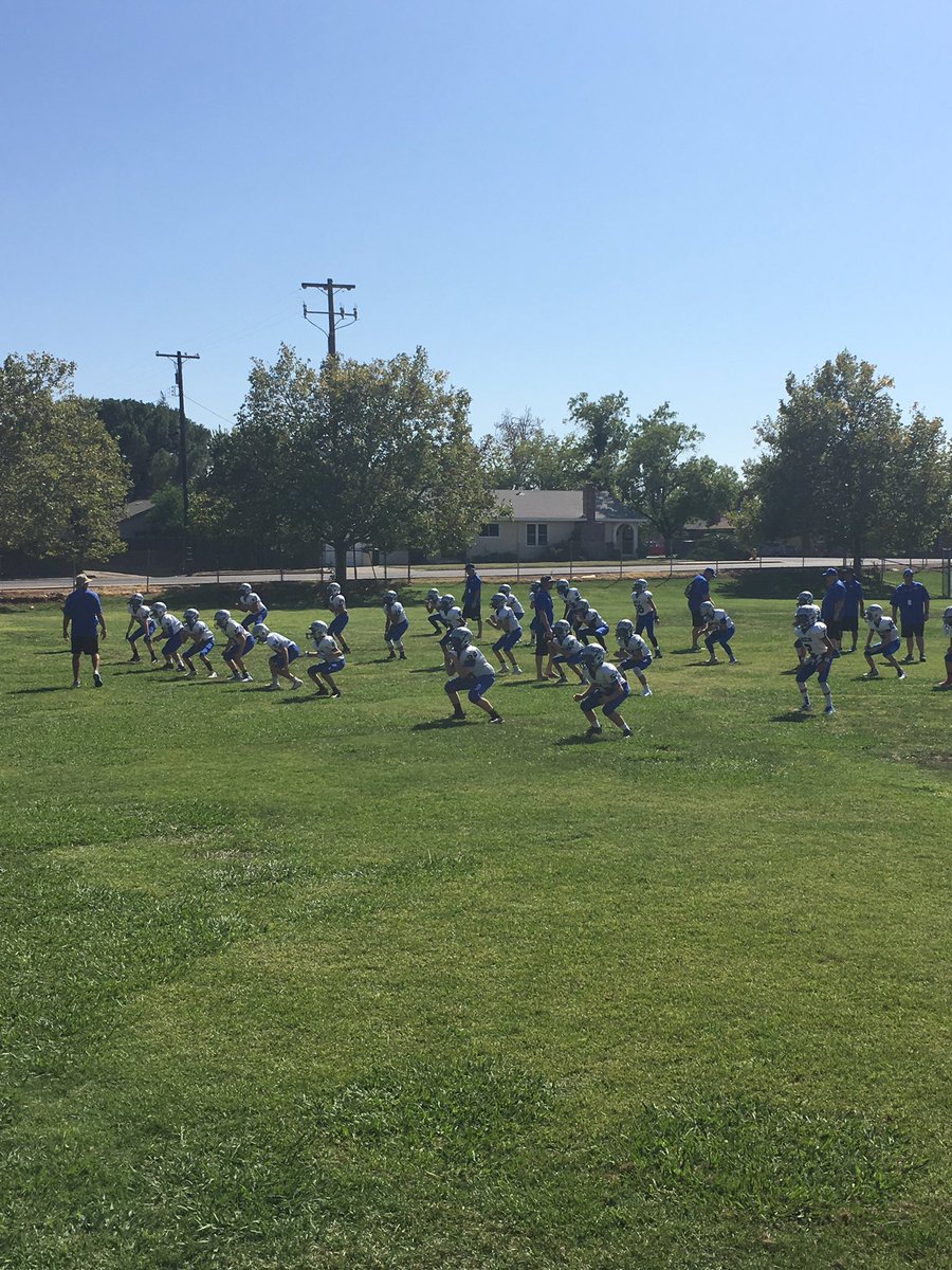 kengober's tweet photo. the future is bright for the @RocklinFootball . The #jrMidgets warming up before battling Lincoln. https://t.co/ouv5WwKvQc