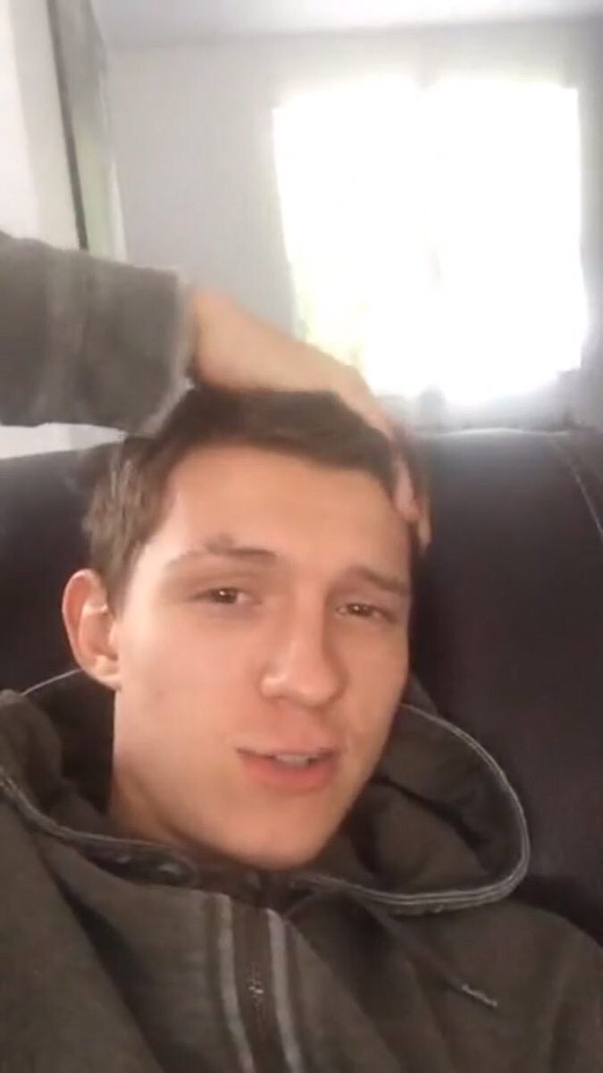 tommyspideyy's tweet photo. Tom Holland new hair ♥️😍🤤 https://t.co/xwP42rWEsG