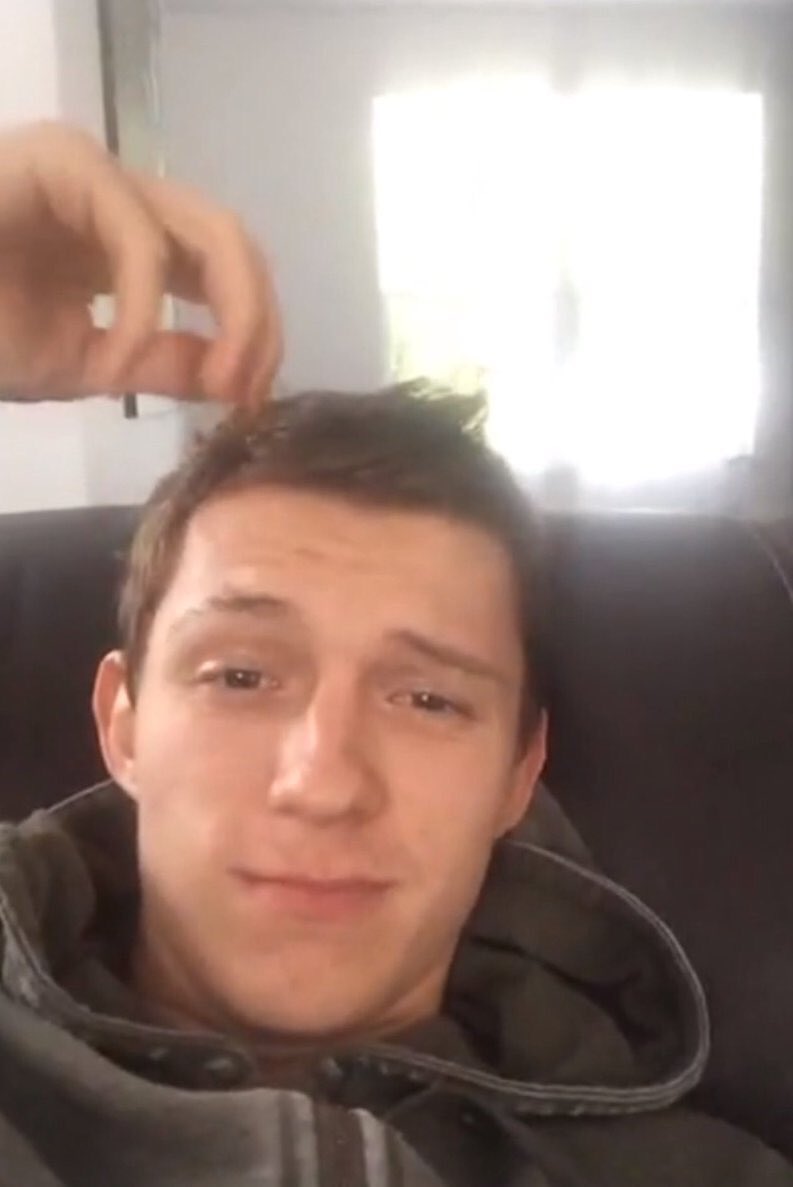 tommyspideyy's tweet photo. Tom Holland new hair ♥️😍🤤 https://t.co/xwP42rWEsG