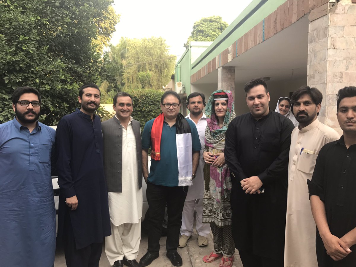 BarristerMShah's tweet photo. In a lighter mood, after a very productive #OrientationSession of #QaumiWatanParty #SocialMedia #KPKChapter held in #Peshawar today .. #QWP https://t.co/WaGOAURZF4