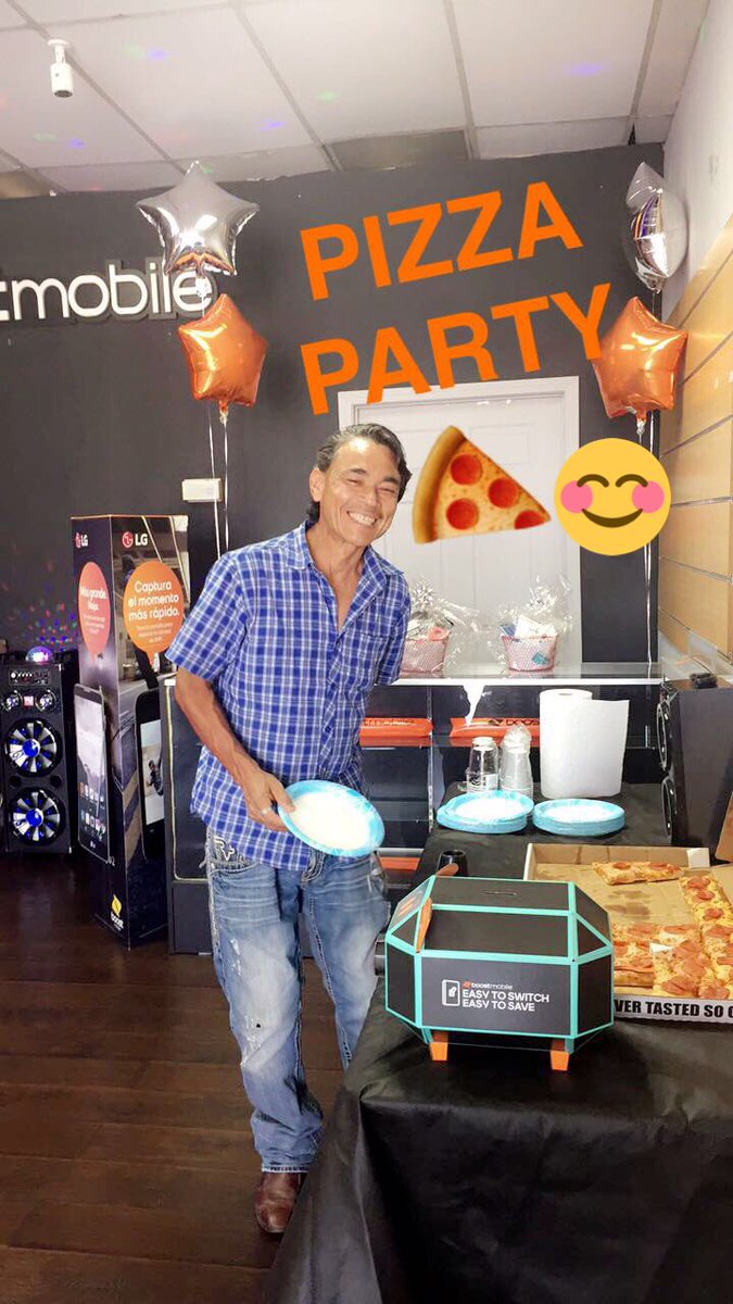 Wire_less_Tree's tweet photo. @DonovanSeb_SPG 🍕🍕🍕😛 https://t.co/7UTVFj7Q6S