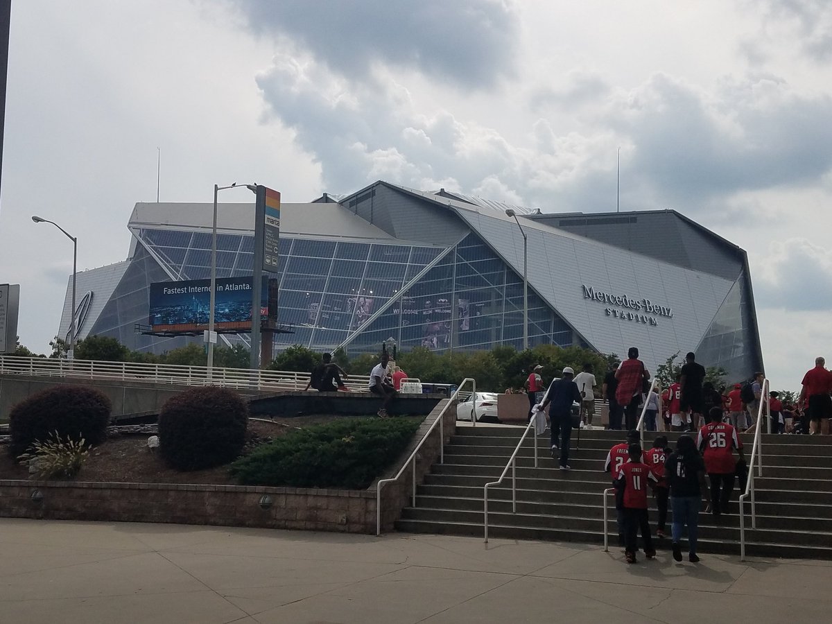 SolarisSlayer06's tweet photo. I'm at the immensely huge Mercedes-Benz Stadium for the first Falcons pre season game! It is absolutely enormous! https://t.co/qHyFvBlcCg