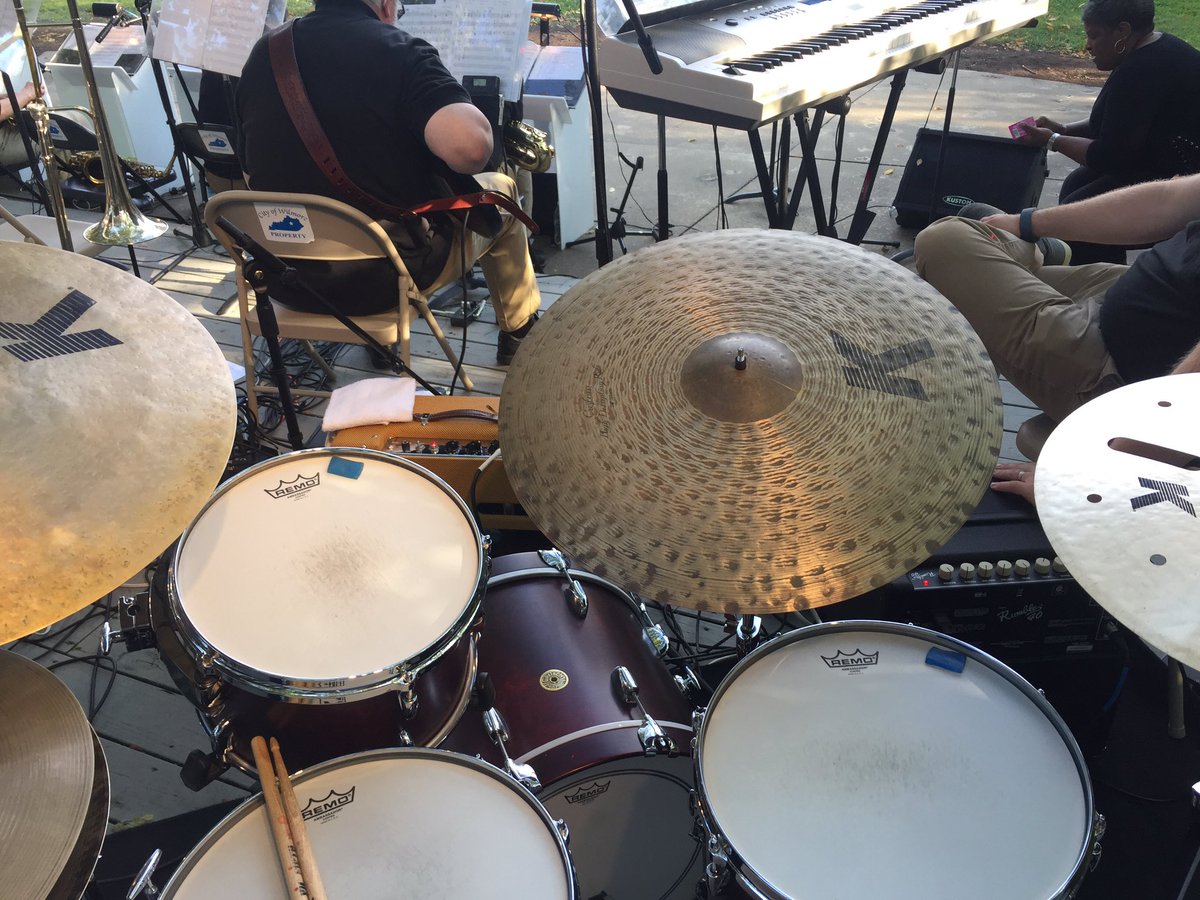 Gotta love outdoor gig when the weather is this nice.