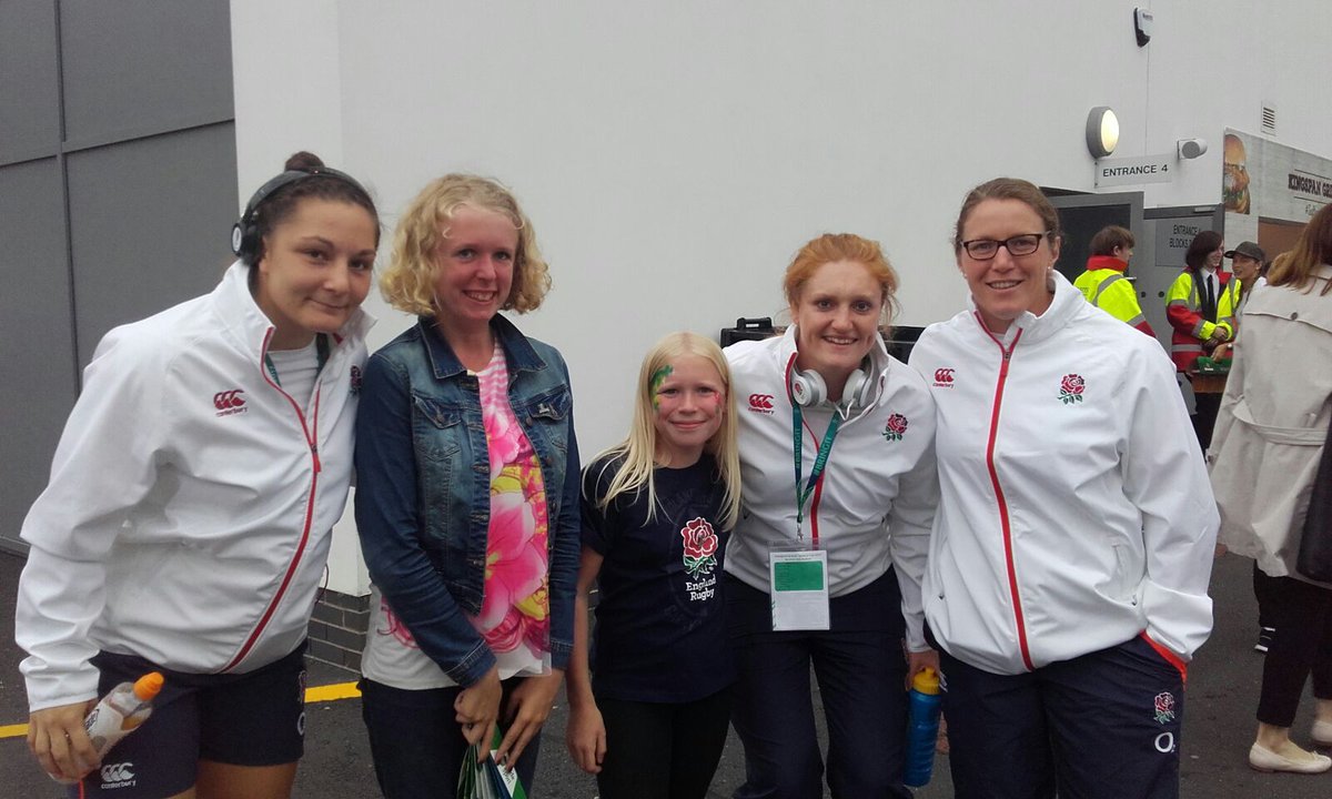 RomillySiddall's tweet photo. #RedRoses #WRCW2017 Thank you ladies, made our evening & did us proud. https://t.co/zktfY20smT