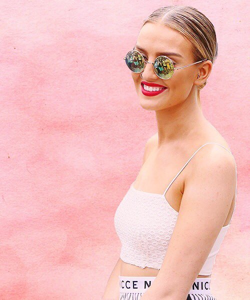 perrieasroses's tweet photo. https://t.co/J0be4CzxFR