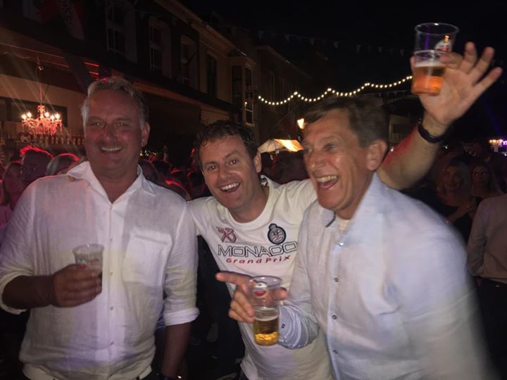 Ernstdoff's tweet image. Tagged!