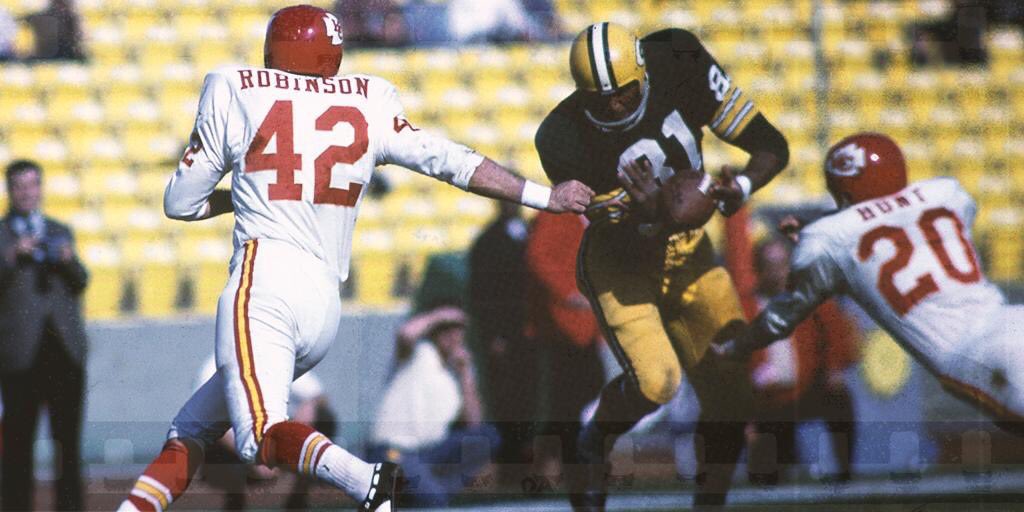 nflmx's tweet photo. .@packers y los @Chiefs fueron los primeros en escribir la historia del Super Bowl. ¿Sabes a qué año corresponde esta imagen de #NFLRetro? https://t.co/Yh3EW5ctpZ