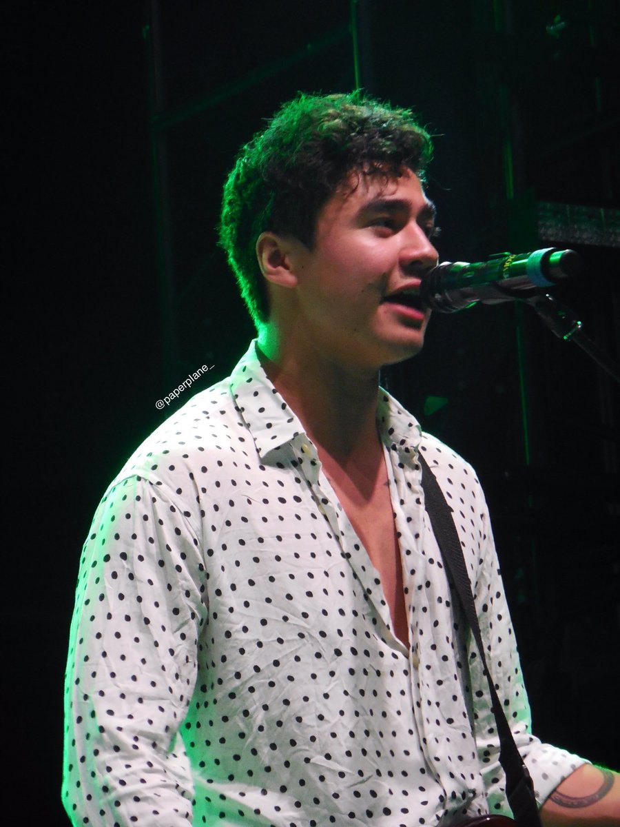 fiveteam5sos's tweet photo. Calum no palco! #5SOSDenmark #5SOSCopenhagen 💙✨ https://t.co/SDK8SZvQ7y