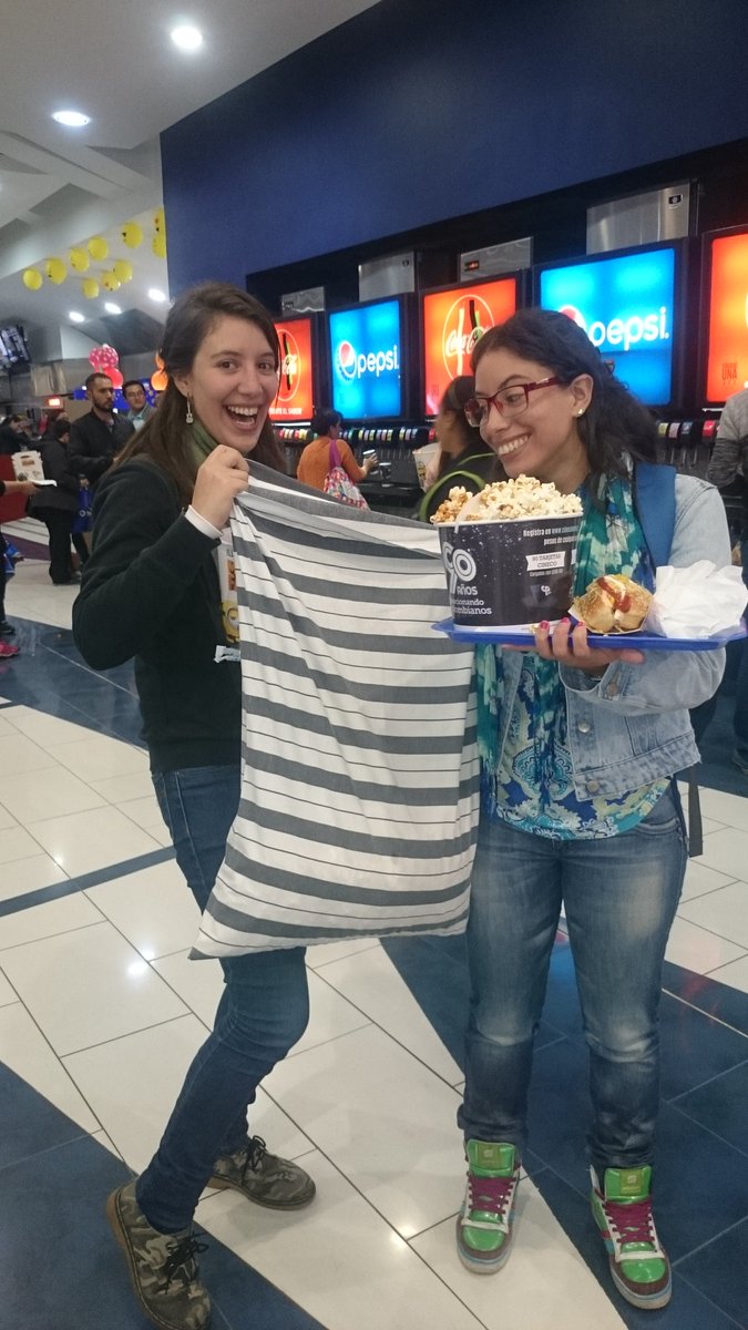 rasstafly's tweet photo. #DiaDeLaCrispeta cine colombia # hermanas https://t.co/gnZiIK5NKm