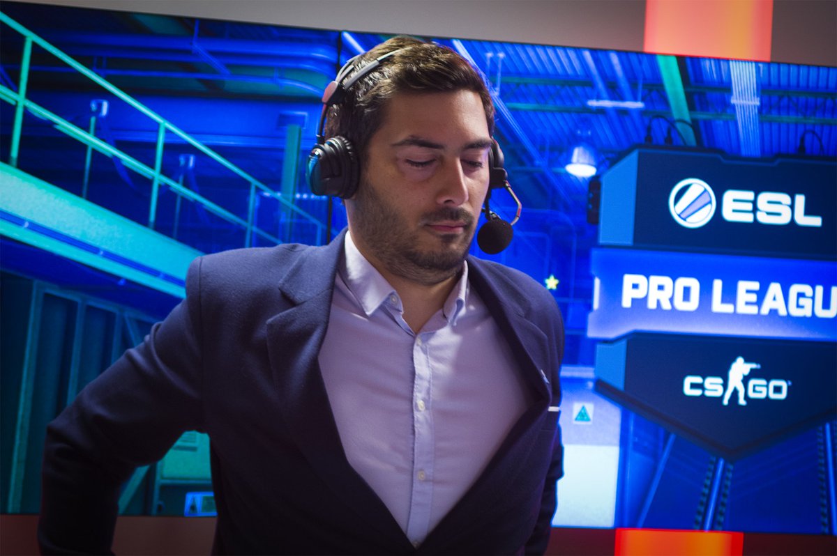 Zuperwtf's tweet photo. Moi quand je me prends pour Superman après avoir release les VoD de #ESLProLeague sur YouTube: https://t.co/a4wEIjqnLv https://t.co/FQkVZ3raLm