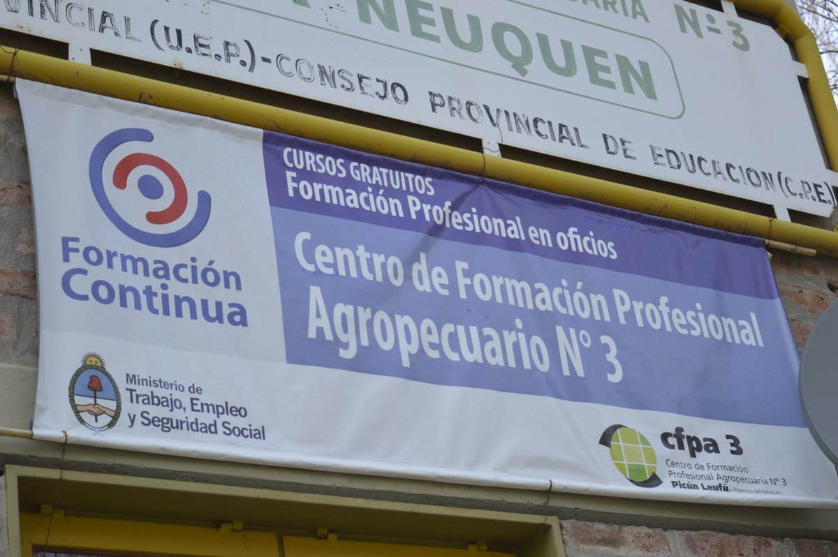 mineducacionqn's tweet photo. En Picún Leufú esta mañana visitamos el CFPA N°3 y el Distrito Escolar. Una alegría enorme compartir esta jornada con ellos. @CrisStorioni https://t.co/7oVY9rBZCU