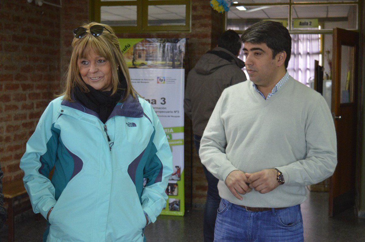 mineducacionqn's tweet photo. En Picún Leufú esta mañana visitamos el CFPA N°3 y el Distrito Escolar. Una alegría enorme compartir esta jornada con ellos. @CrisStorioni https://t.co/7oVY9rBZCU