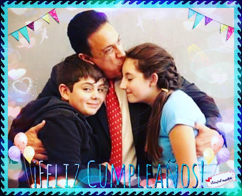 fcvickytafayad's tweet photo. Nuestro fan club desea un feliz cumpleaños al señor Omar Fayad, que Díos lo bendiga siempre, muchas felicidades en el día de hoy! 😍❤️🎂🥂🍾🎉🎁🎈 https://t.co/q62srU6mkW